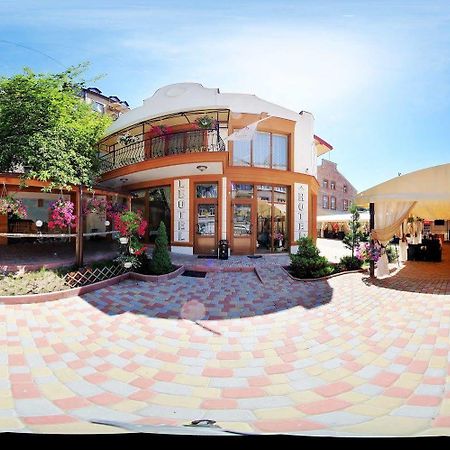 Hotel Leotel Lwów Zewnętrze zdjęcie