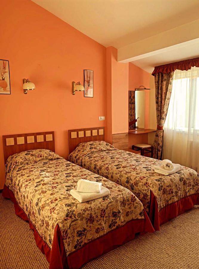 Hotel Leotel Lwów Zewnętrze zdjęcie