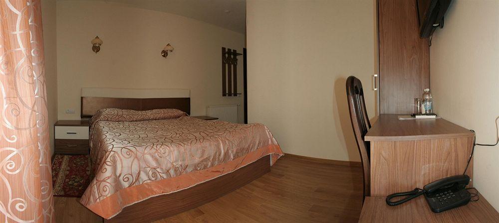 Hotel Leotel Lwów Zewnętrze zdjęcie