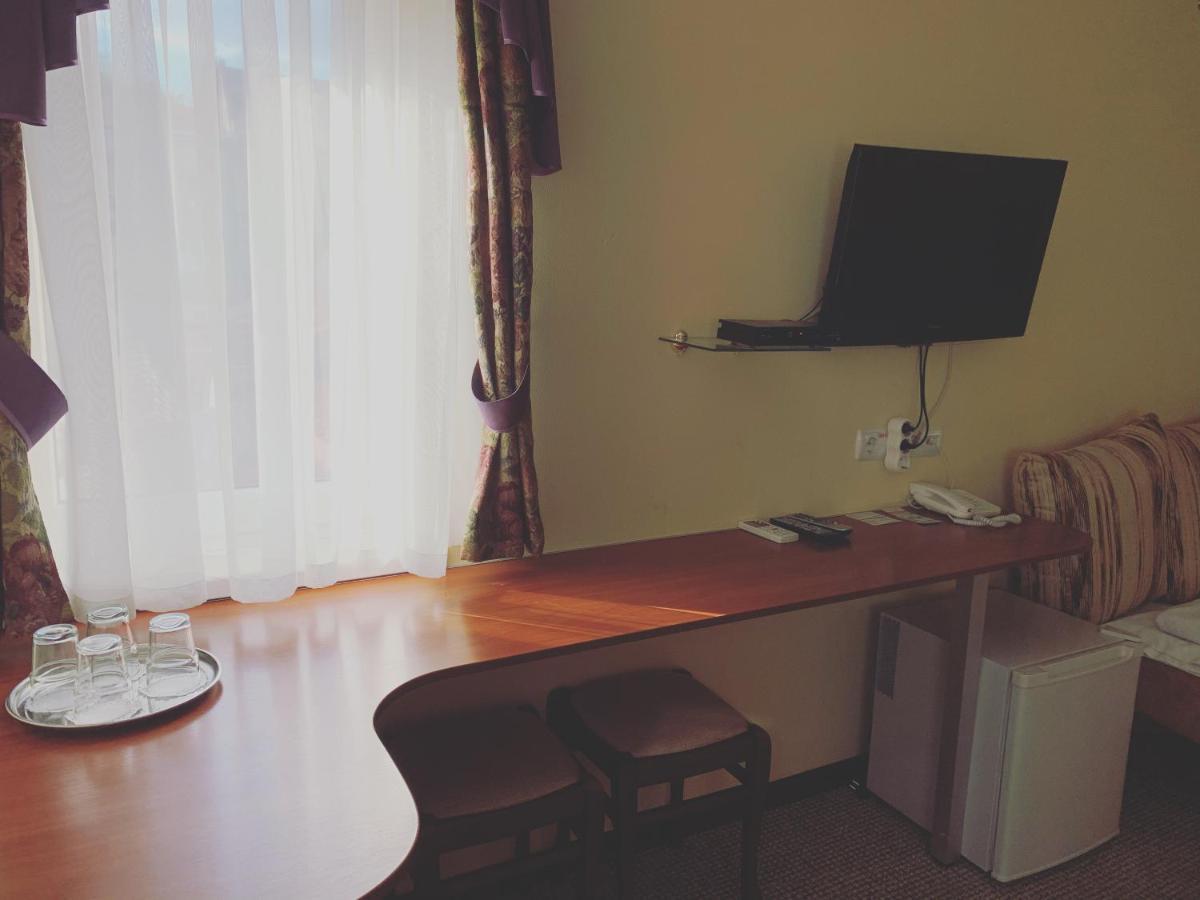 Hotel Leotel Lwów Zewnętrze zdjęcie