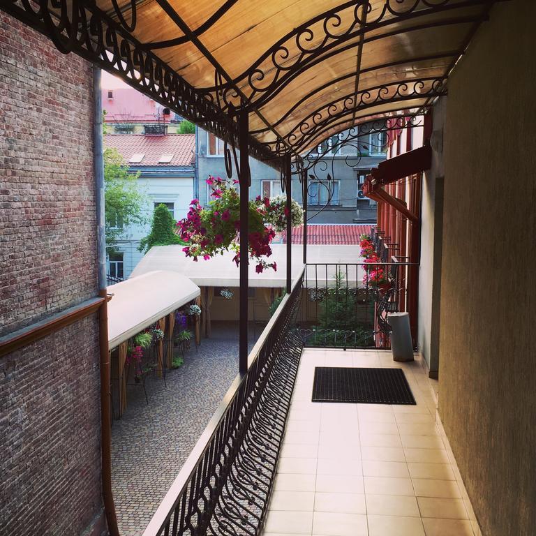 Hotel Leotel Lwów Zewnętrze zdjęcie