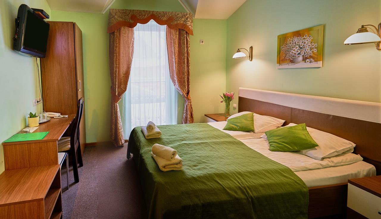 Hotel Leotel Lwów Zewnętrze zdjęcie