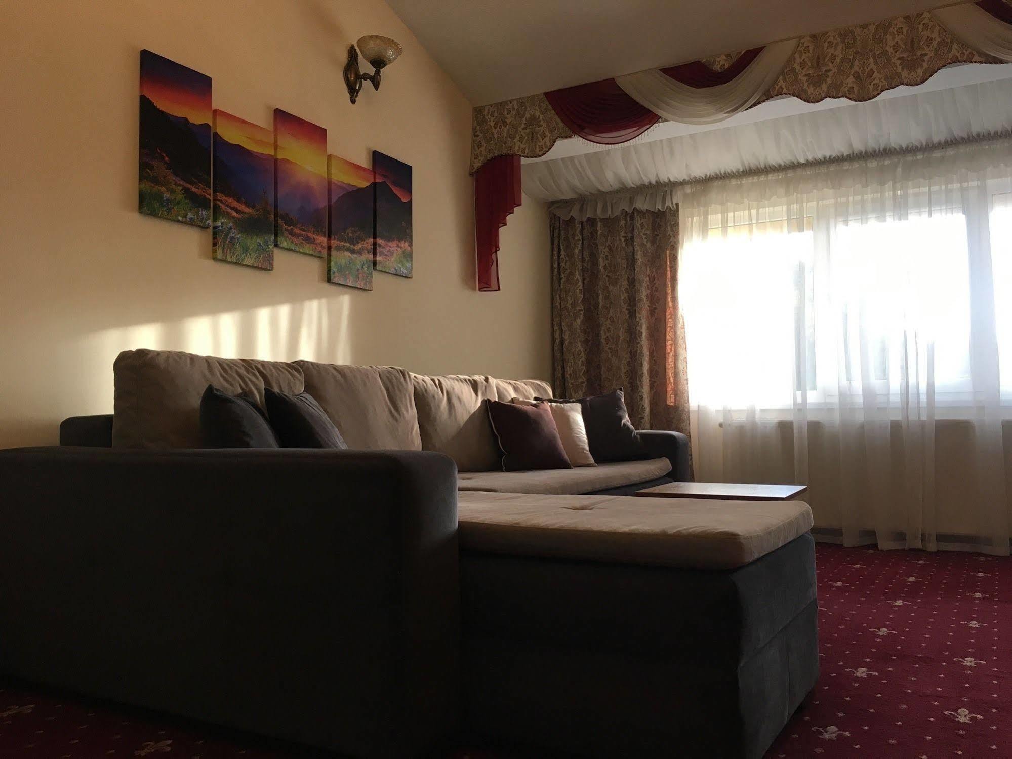 Hotel Leotel Lwów Zewnętrze zdjęcie