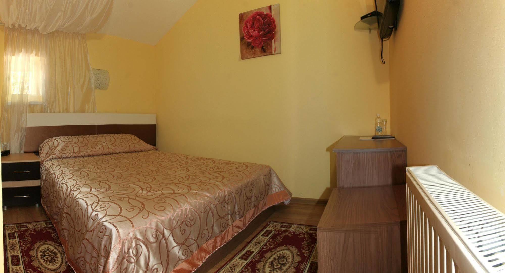 Hotel Leotel Lwów Zewnętrze zdjęcie