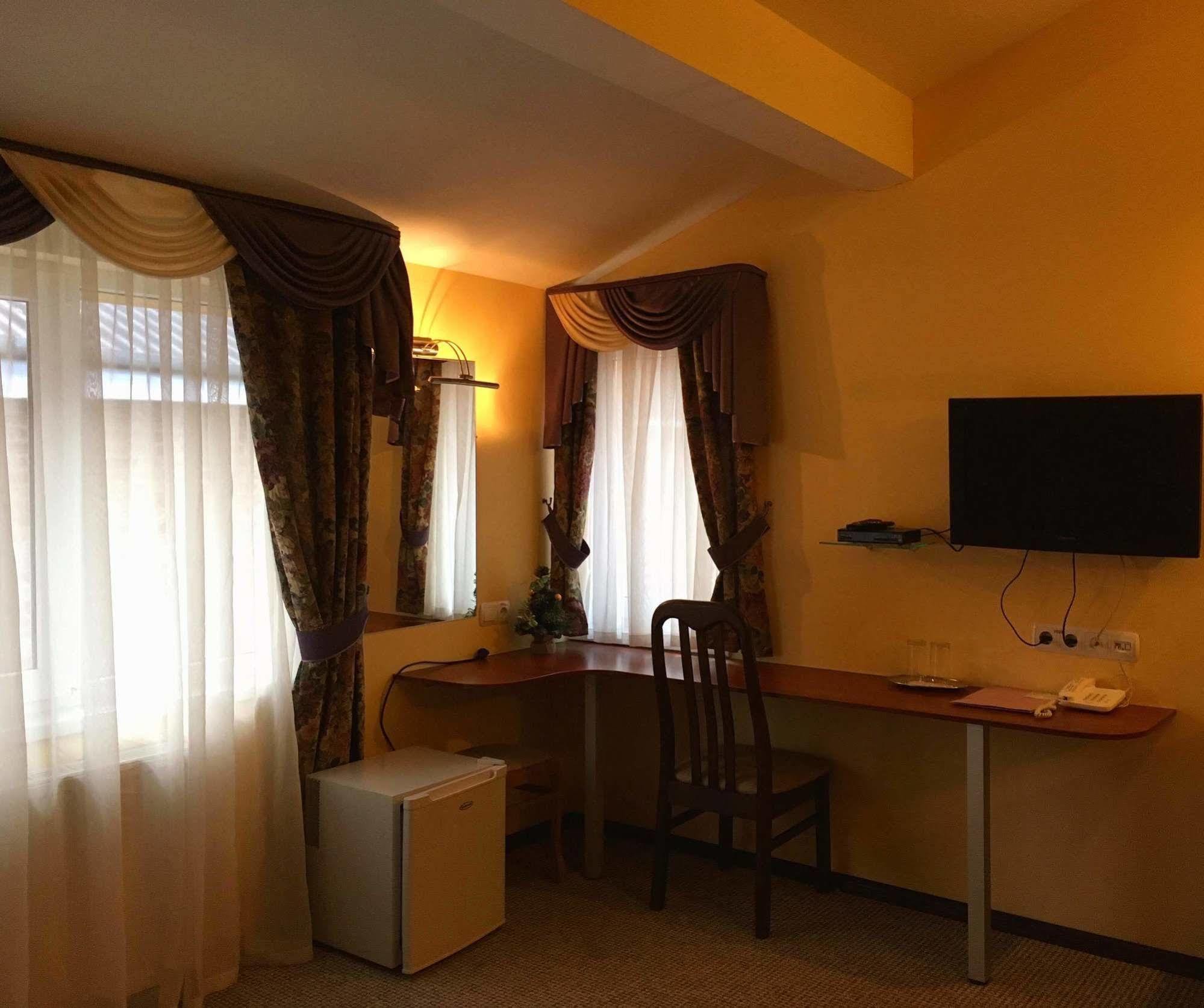 Hotel Leotel Lwów Zewnętrze zdjęcie