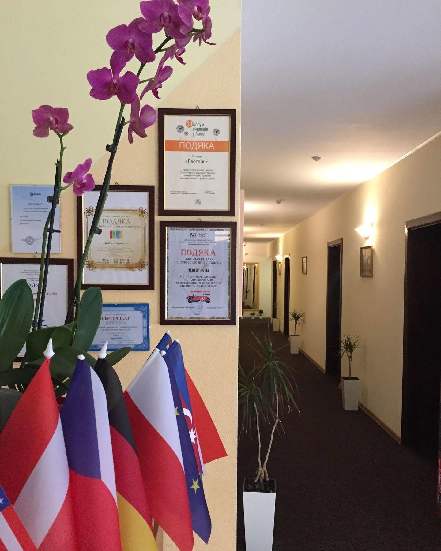 Hotel Leotel Lwów Zewnętrze zdjęcie