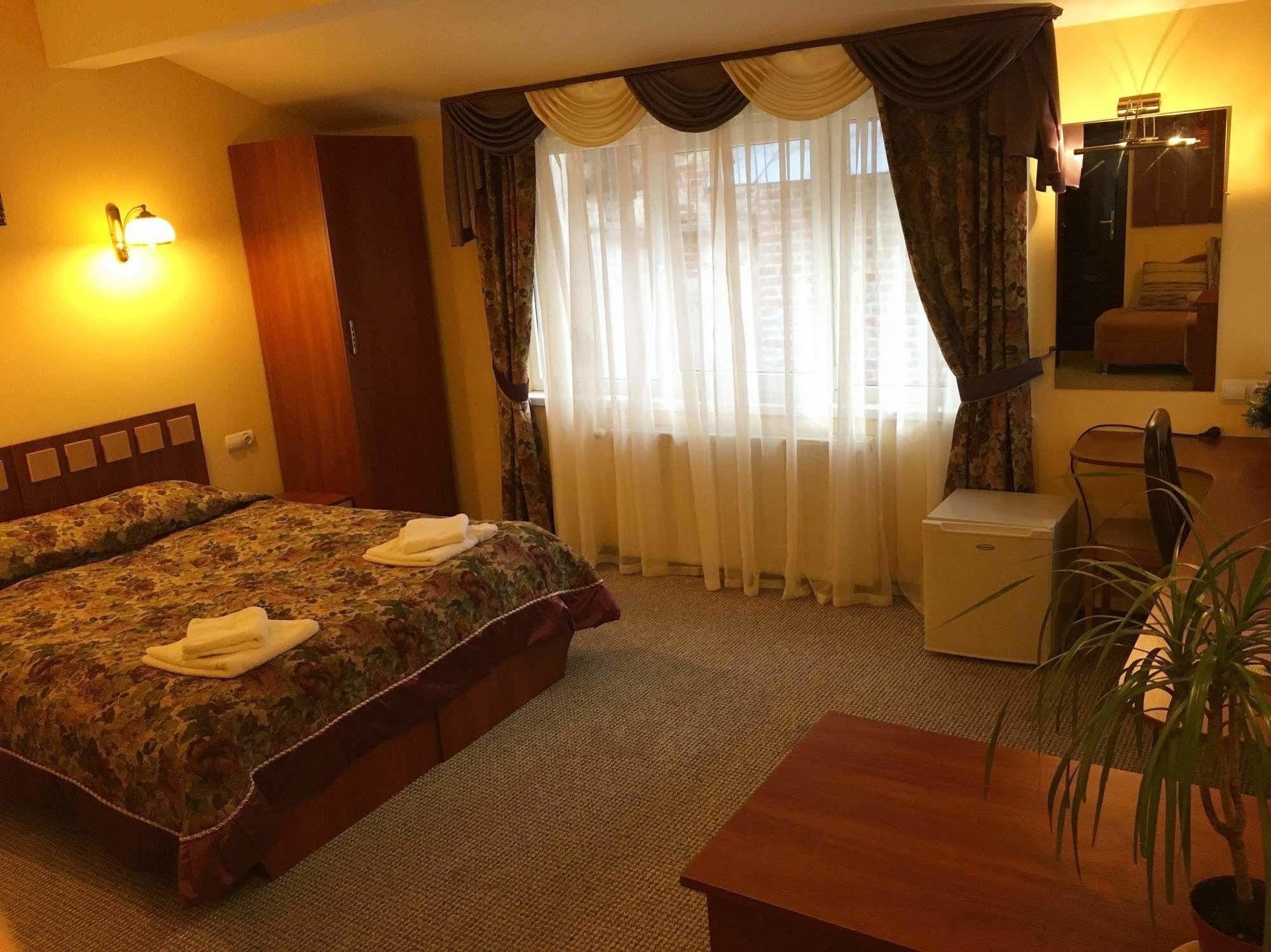 Hotel Leotel Lwów Zewnętrze zdjęcie