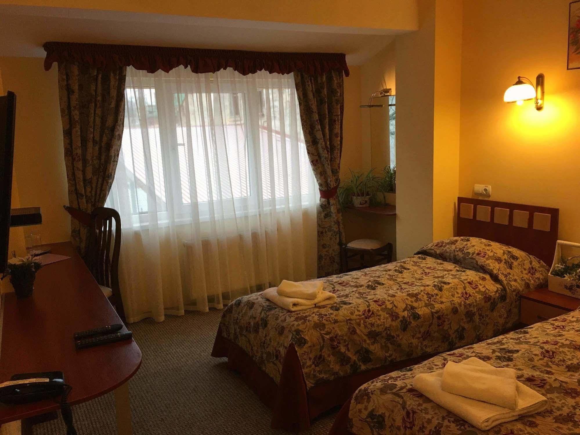 Hotel Leotel Lwów Zewnętrze zdjęcie